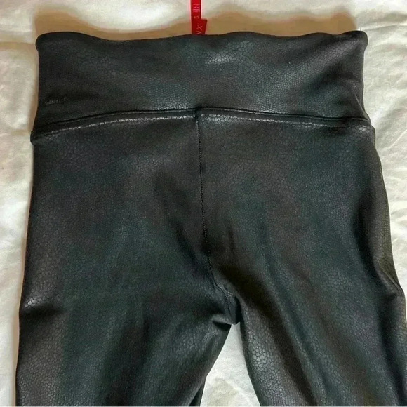 Spanx Faux Reptile Black Print Leggings - Small - Picture 5 of 5